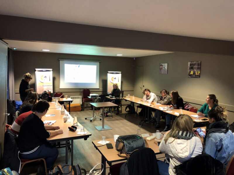 edukachien, aurélie frerou, education canine et comportementalisme canin a domicile, formation educateur canin